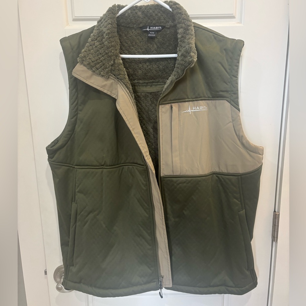 Habit lined vest